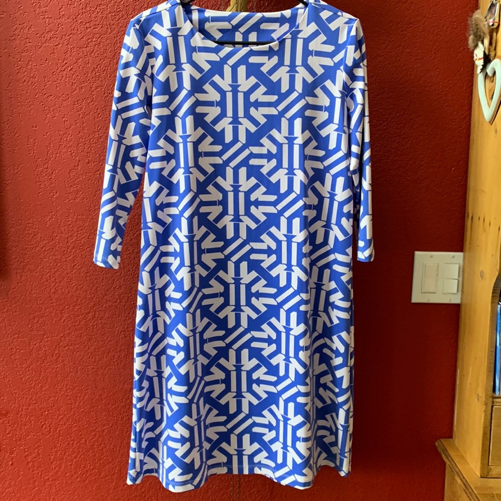 Mahi Gold Blue and White Geometric Shift Dress